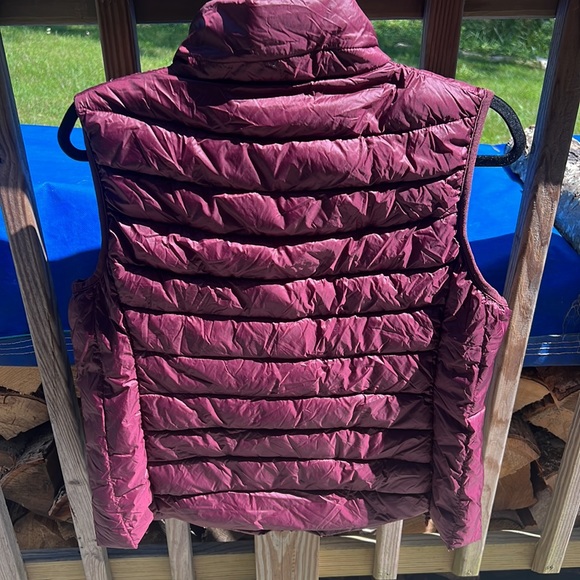 Maroon Puff Vest with Stuff Sack! - Picture 2 of 4